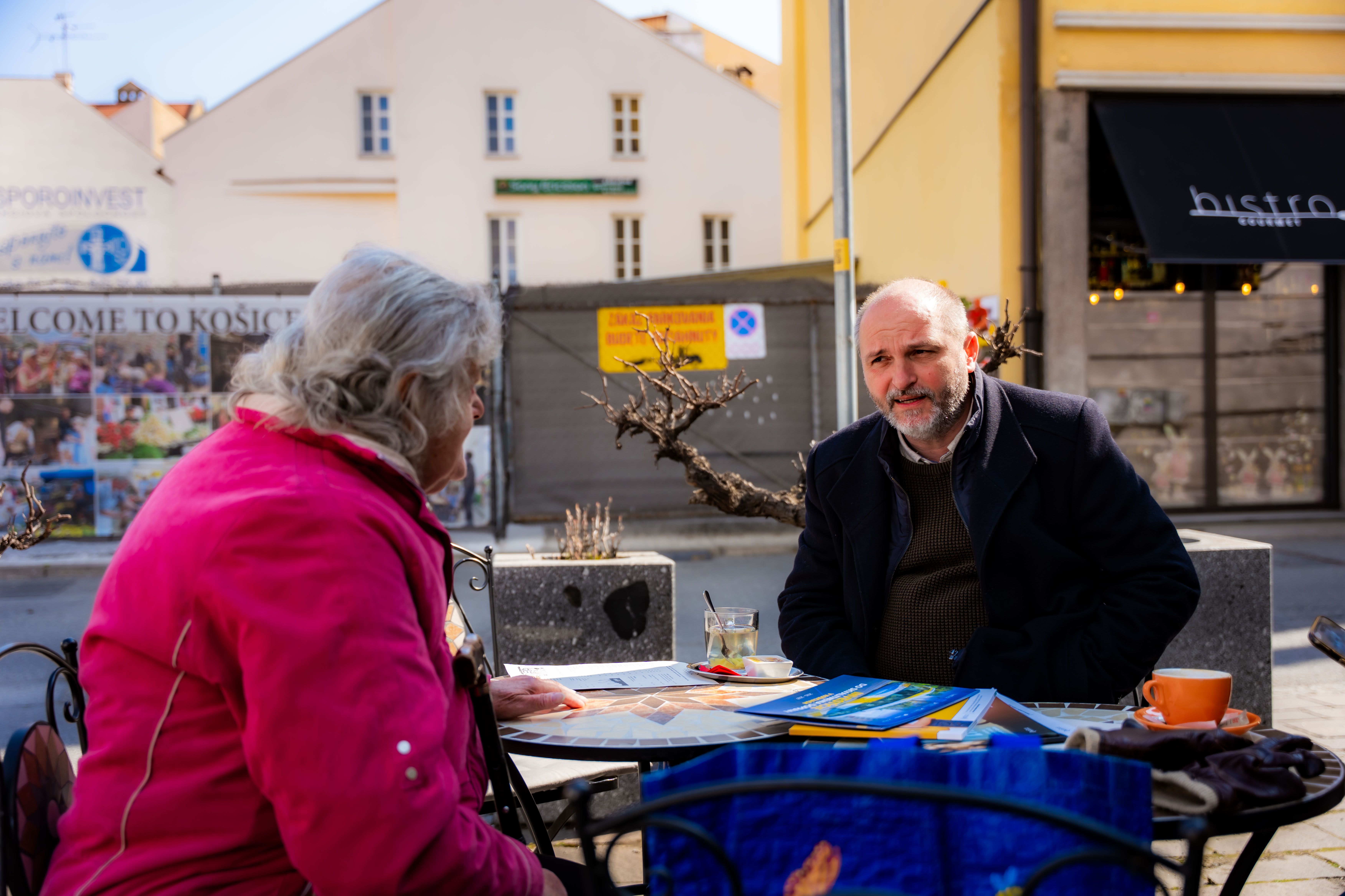 Na kavicke s primatorom-1